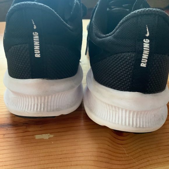 Womens Nike running shoe - Picture 4 of 5